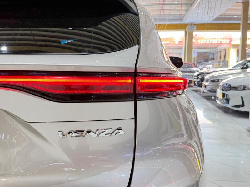 Toyota Venza, 2022 — фото 8 из 12