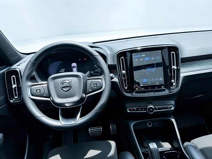 Volvo XC40 EV, 2021 — фото 6 из 9