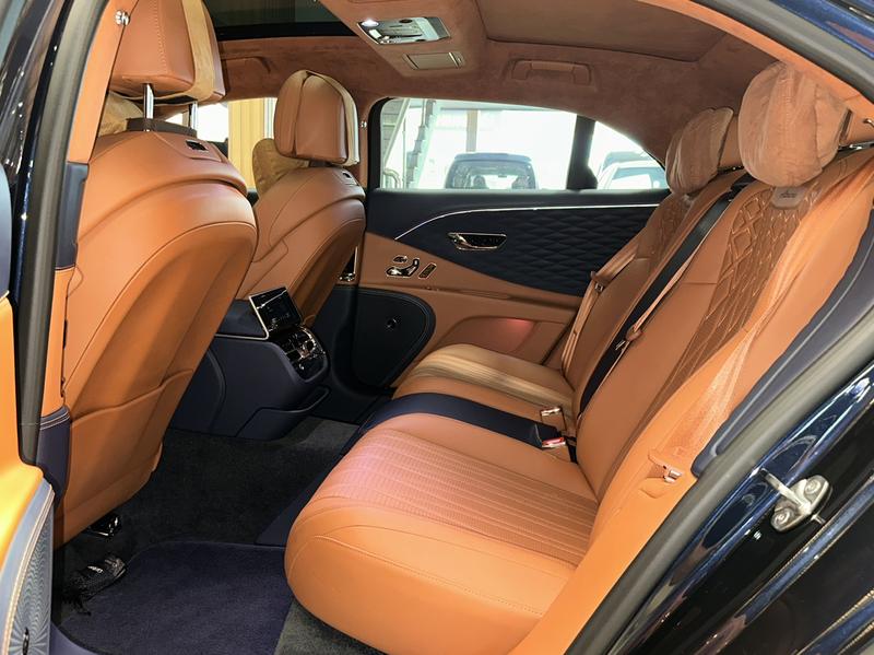 Bentley Flying Spur, 2023 — фото 8 из 9