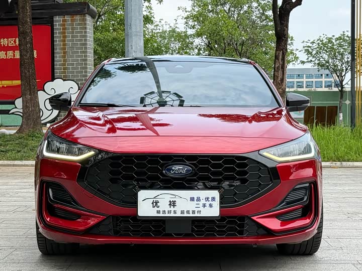 Ford Focus, 2022 — фото 2 из 9