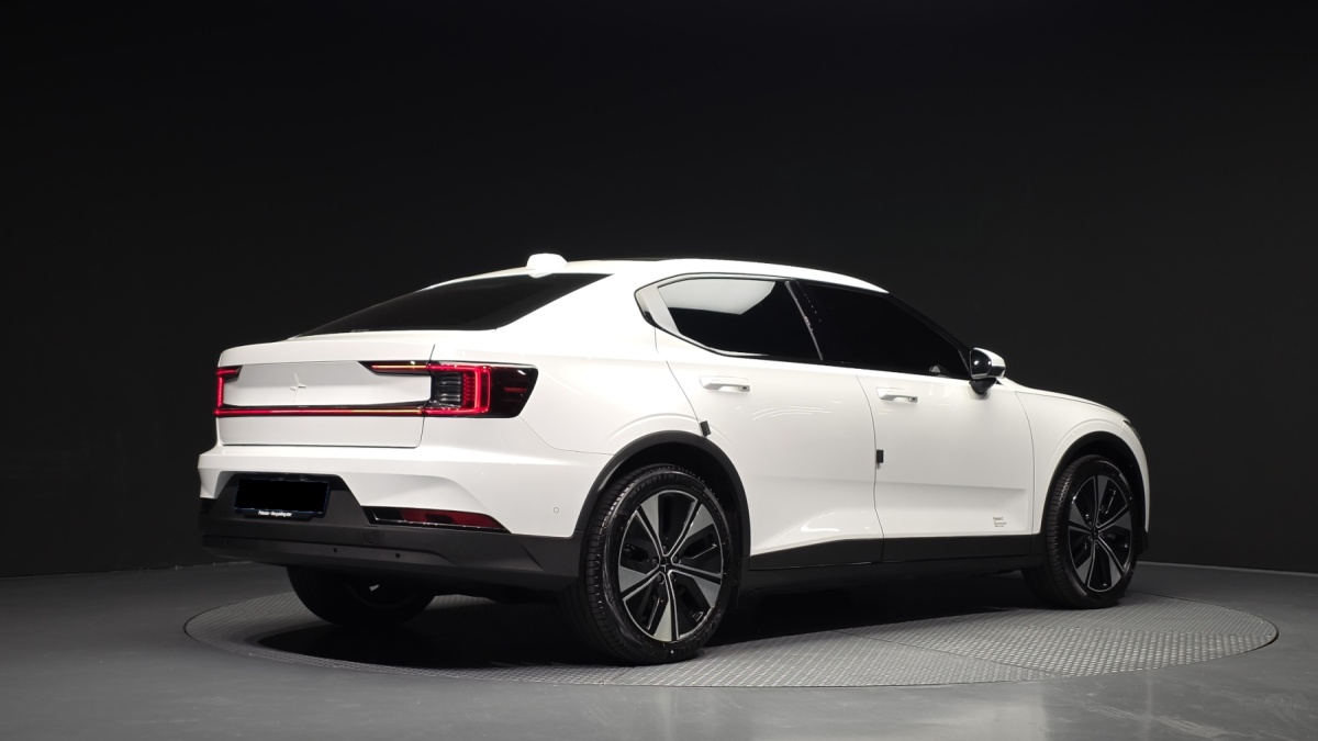 Polestar 2, 2023 — фото 2 из 12