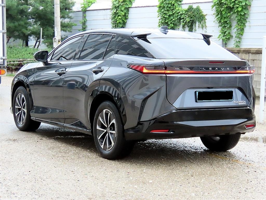 Lexus RZ, 2023 — фото 3 из 12