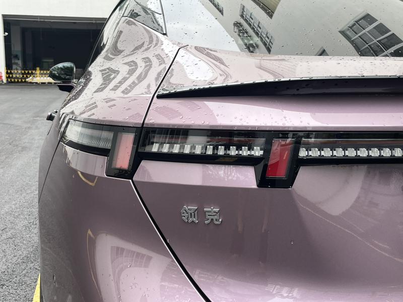 Lynk & Co 07 EM-P Hybrid, 2025 — фото 8 из 12