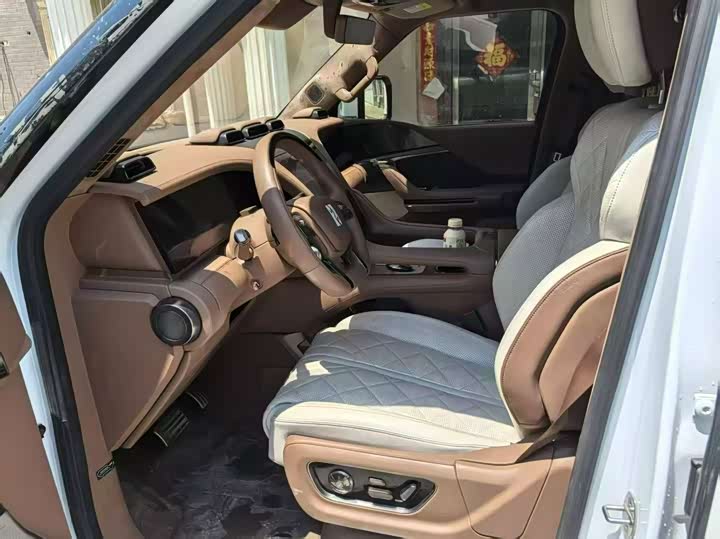 BYD Yangwang U8, 2024 — фото 4 из 5
