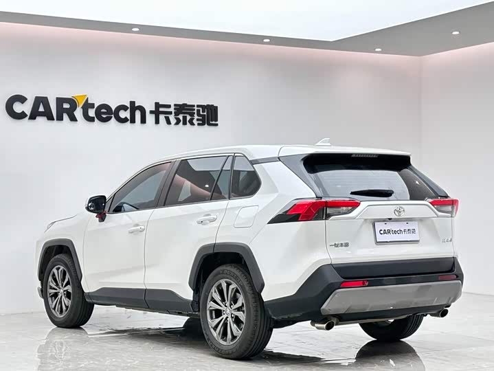 Toyota RAV4, 2023 — фото 3 из 9