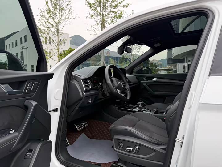 Audi Q5L Sportback, 2023 — фото 5 из 9