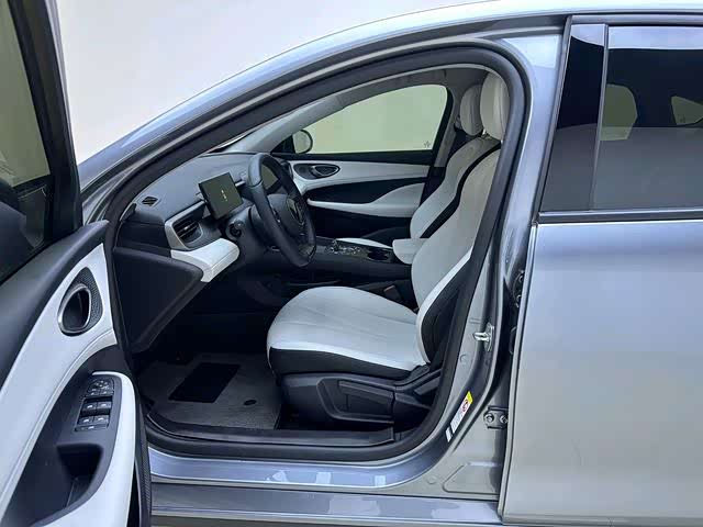 BYD Seal 05 DM-i Hybrid, 2025 — фото 8 из 9