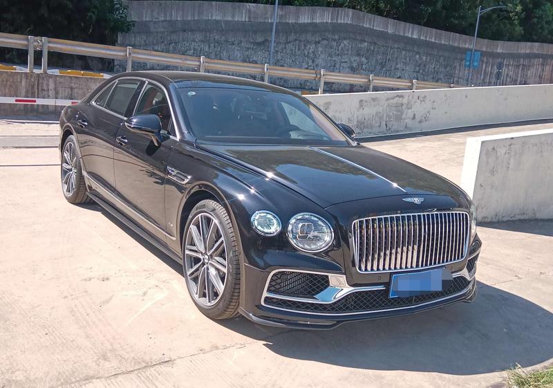 Bentley Flying Spur, 2021 — фото 3 из 9