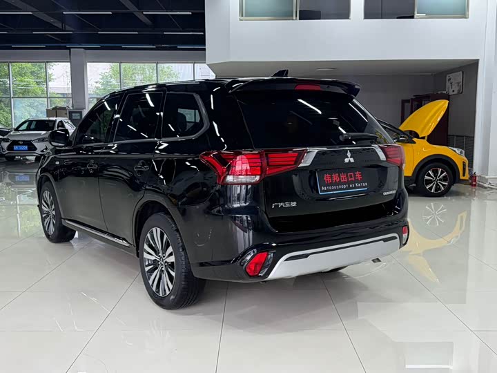 Mitsubishi Outlander, 2022 — фото 4 из 9
