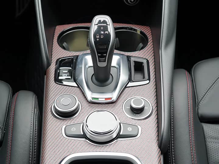 Alfa Romeo Giulia, 2026 — фото 8 из 9