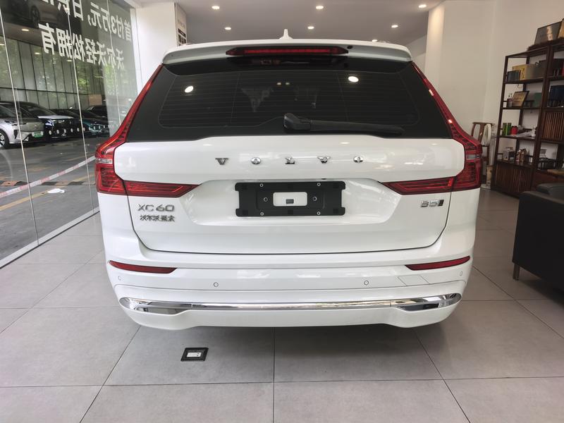Volvo XC60, 2023 — фото 4 из 12