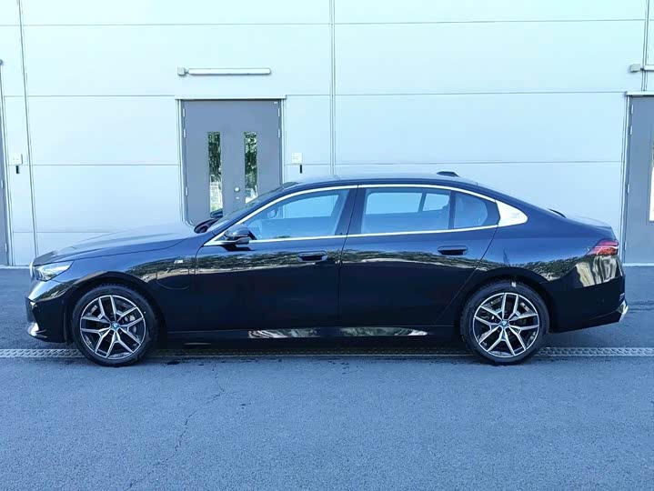 BMW i5, 2025 — фото 5 из 9