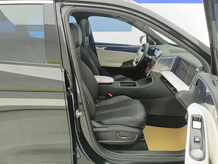 Geely Galaxy L7, 2023 — фото 8 из 9