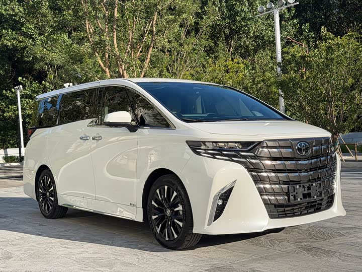 Toyota Alphard, 2025 — фото 3 из 9