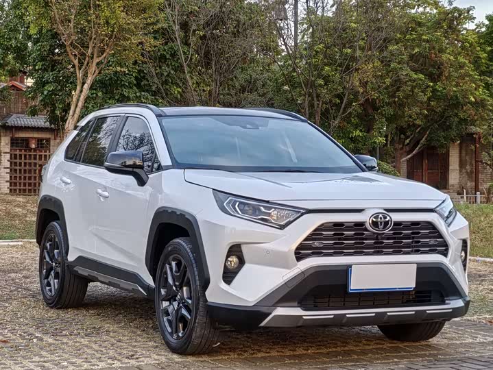 Toyota RAV4, 2023 — фото 4 из 10
