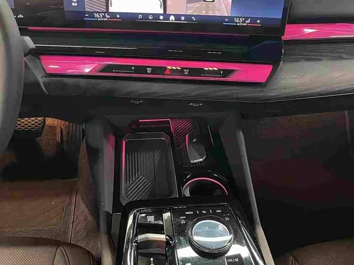 BMW 5 Series, 2025 — фото 9 из 9