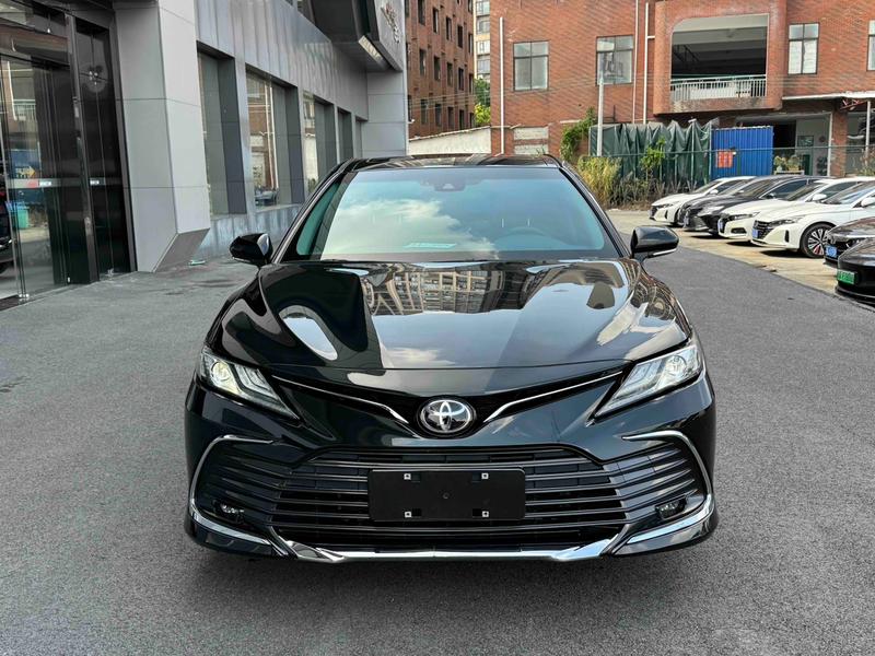 Toyota Camry, 2023 — фото 2 из 10