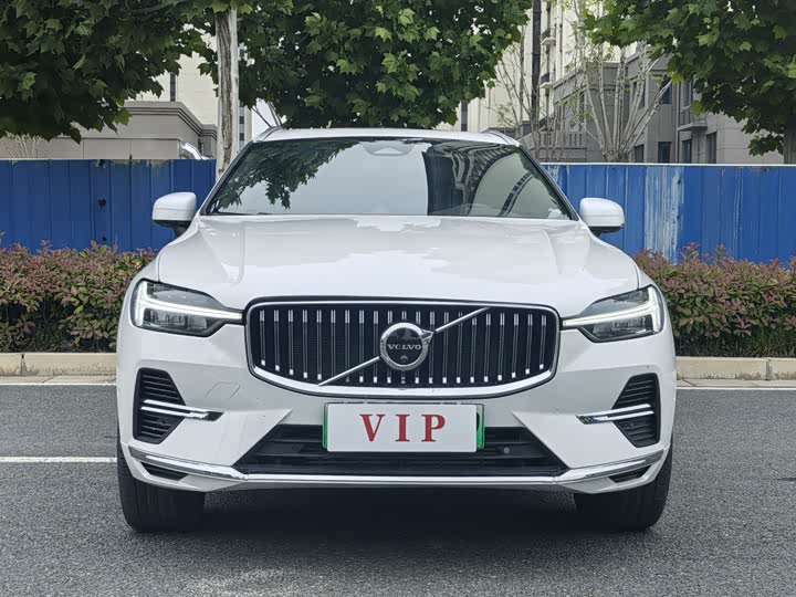 Volvo XC60 Hybrid, 2023 — фото 2 из 9