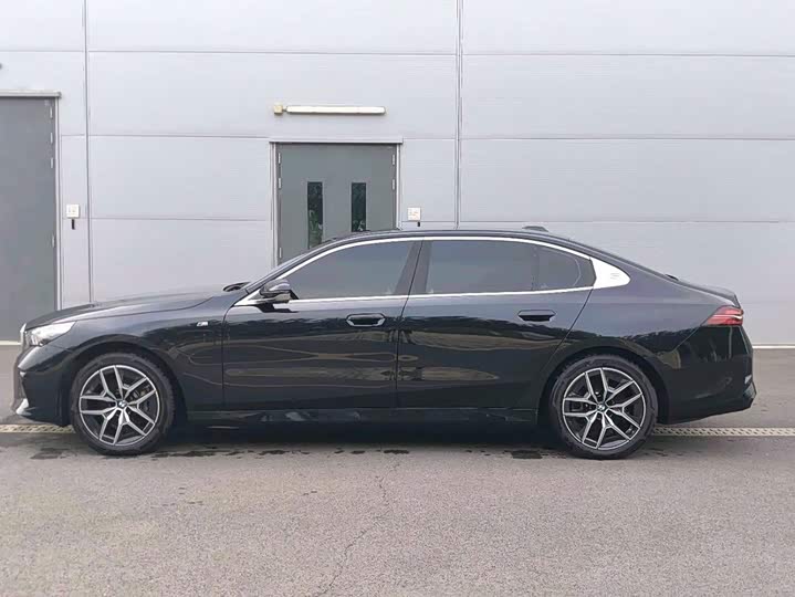 BMW i5, 2025 — фото 3 из 9