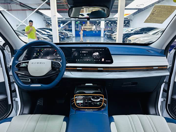 Exeed LX C-DM Hybrid, 2023 — фото 6 из 9
