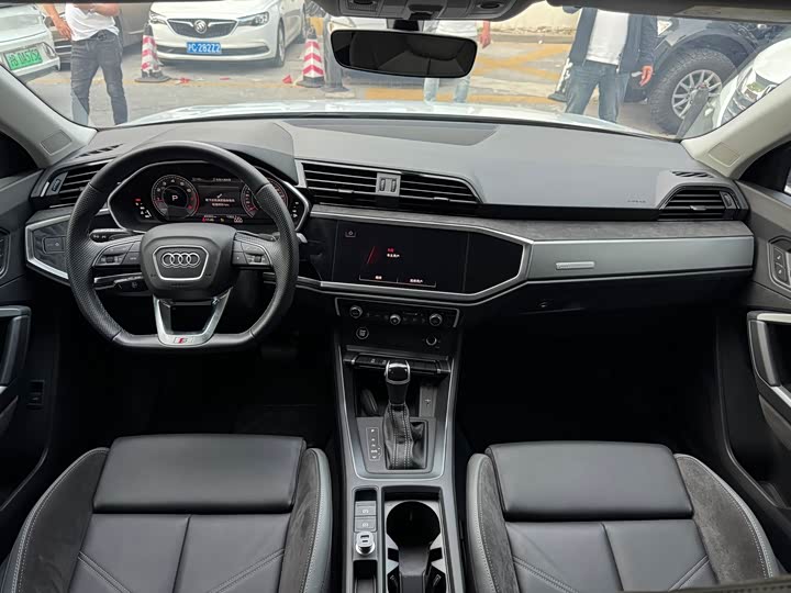 Audi Q3 Sportback, 2023 — фото 7 из 9