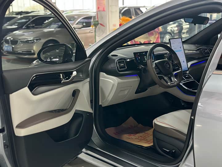BYD Qin Plus, 2023 — фото 8 из 10