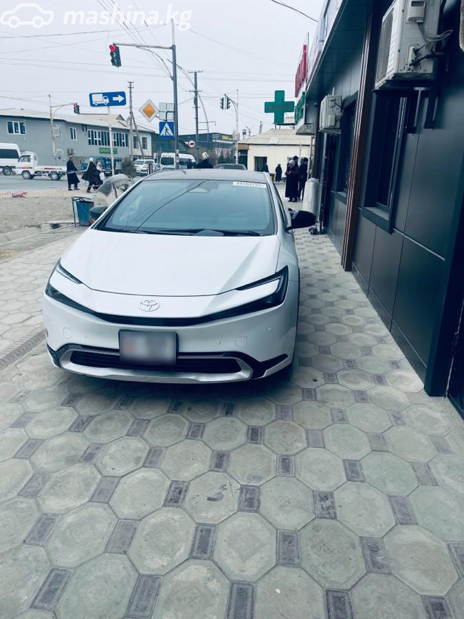 Toyota Prius, 2024 — фото 4 из 9