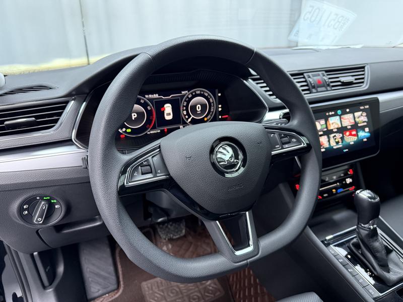 Skoda Superb, 2023 — фото 9 из 12