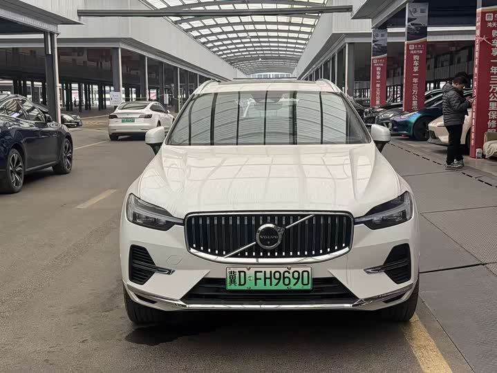 Volvo XC60 Hybrid, 2025 — фото 2 из 9