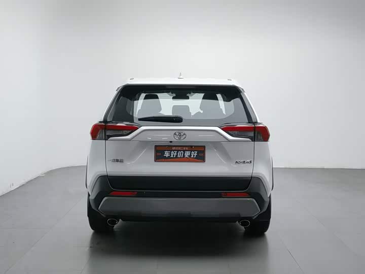 Toyota RAV4, 2022 — фото 4 из 9