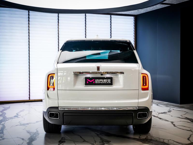 Rolls-Royce Cullinan, 2024 — фото 4 из 12
