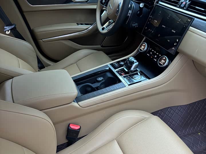 Jaguar XF L, 2025 — фото 6 из 9
