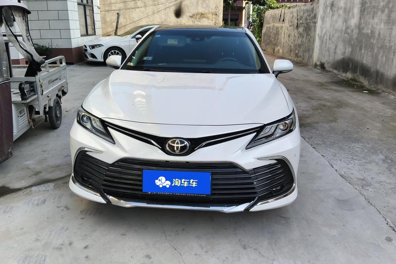 Toyota Camry, 2023 — фото 2 из 12