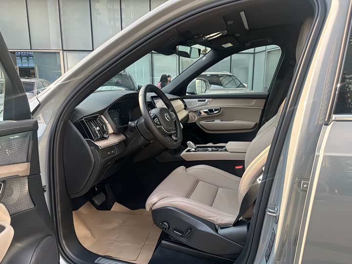 Volvo XC90 Hybrid, 2025 — фото 8 из 9