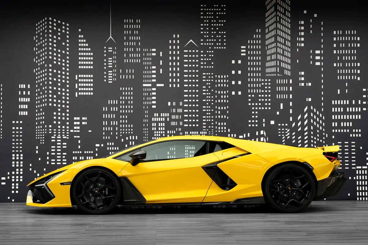 Lamborghini Revuelto, 2024 — фото 8 из 10