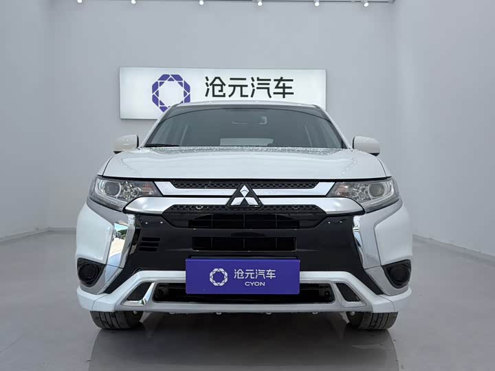 Mitsubishi Outlander, 2023 — фото 2 из 9