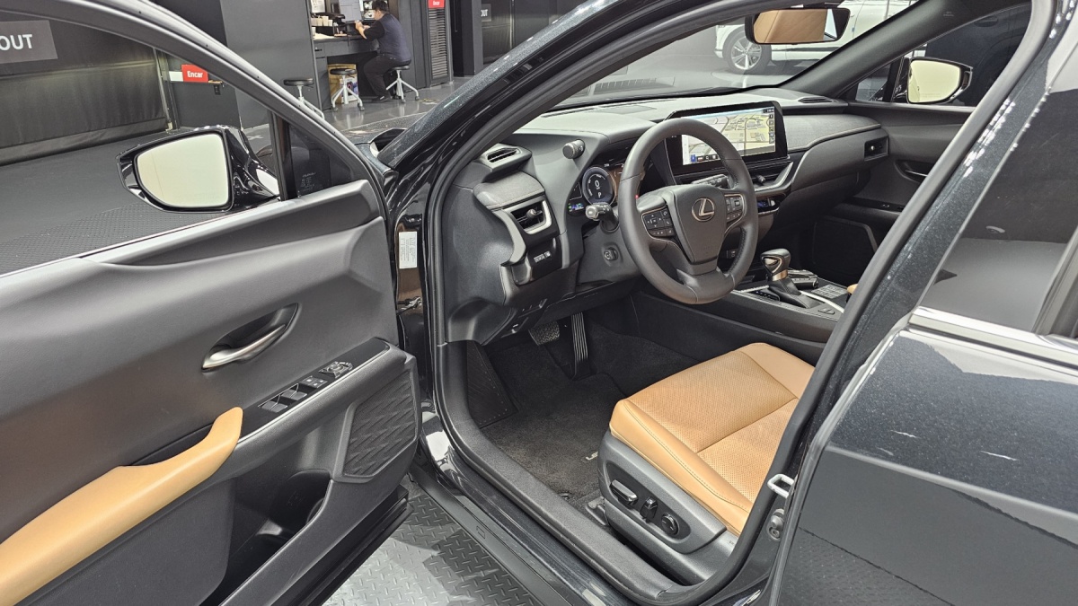 Lexus UX, 2023 — фото 9 из 12