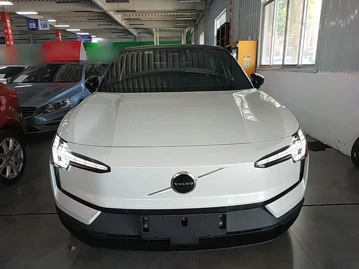 Volvo EX30, 2025 — фото 3 из 9