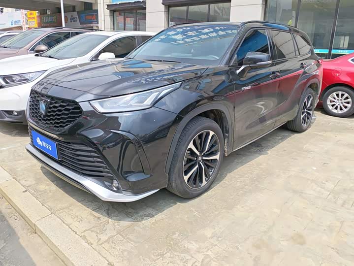 Toyota Crown Kluger, 2024 — купить в Перми под ключ