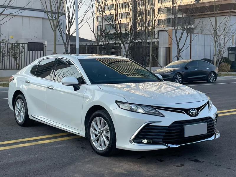 Toyota Camry, 2023 — фото 3 из 8