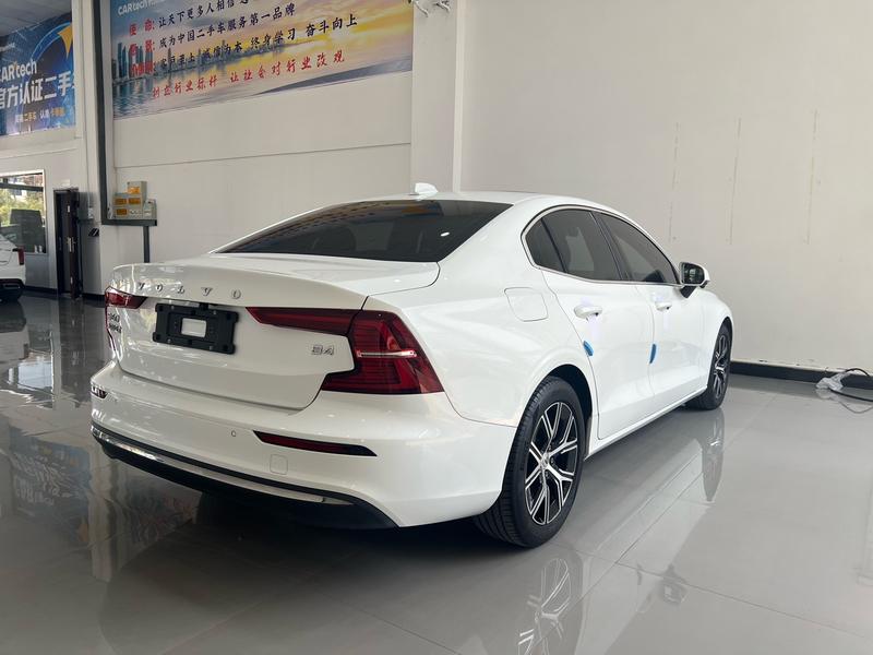 Volvo S60, 2023 — фото 4 из 12