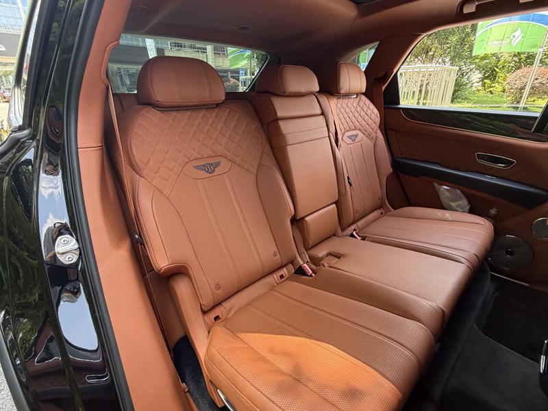 Bentley Bentayga, 2022 — фото 6 из 7