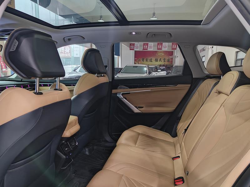 Geely Atlas L, 2023 — фото 9 из 10