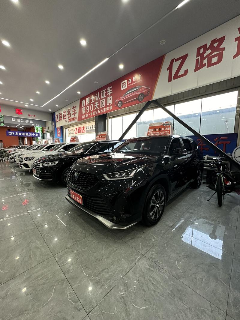 Toyota Crown Kluger, 2022 — купить в Кирове под ключ