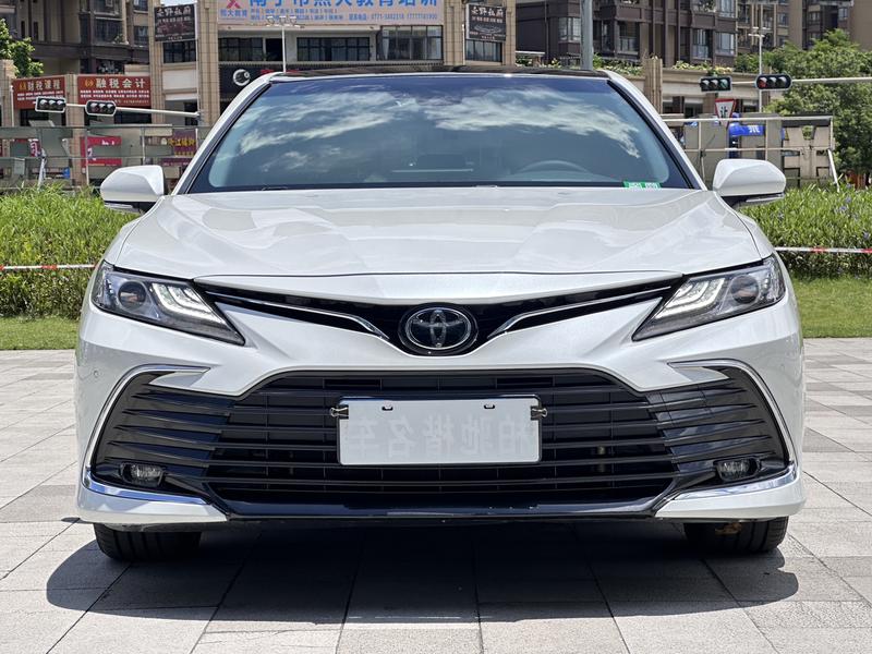 Toyota Camry, 2022 — фото 2 из 12