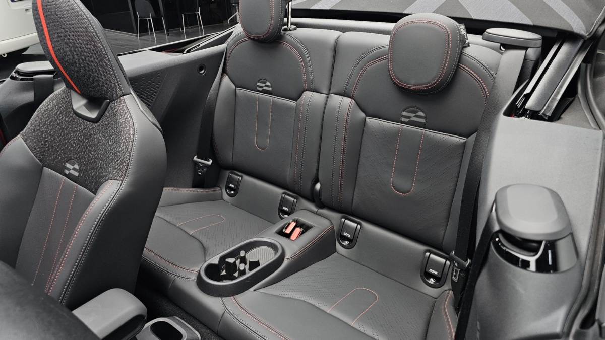 Mini Cooper Convertible, 2025 — фото 12 из 12