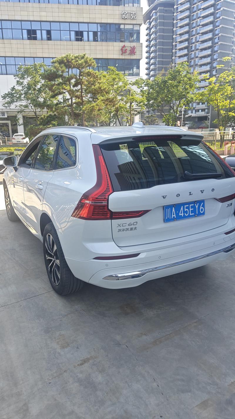 Volvo XC60, 2024 — фото 4 из 9