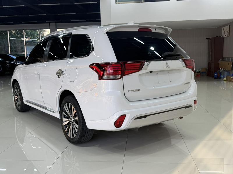 Mitsubishi Outlander, 2022 — фото 4 из 12