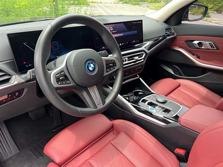 BMW i3, 2024 — фото 8 из 9