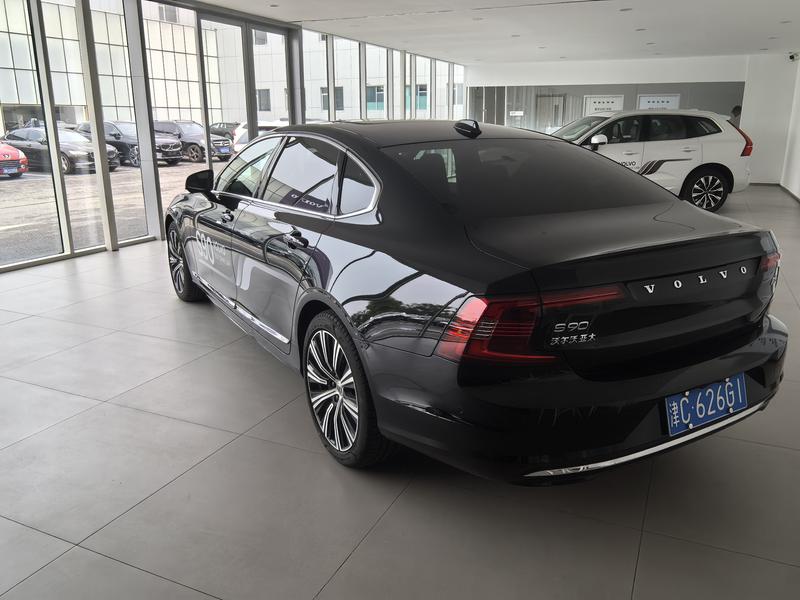Volvo S90, 2024 — фото 4 из 10